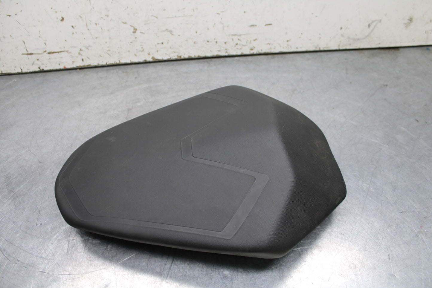 17-24 KTM 390 DUKE REAR BACK PASSENGER TANDEM SEAT PAD SADDLE PILLION BB734