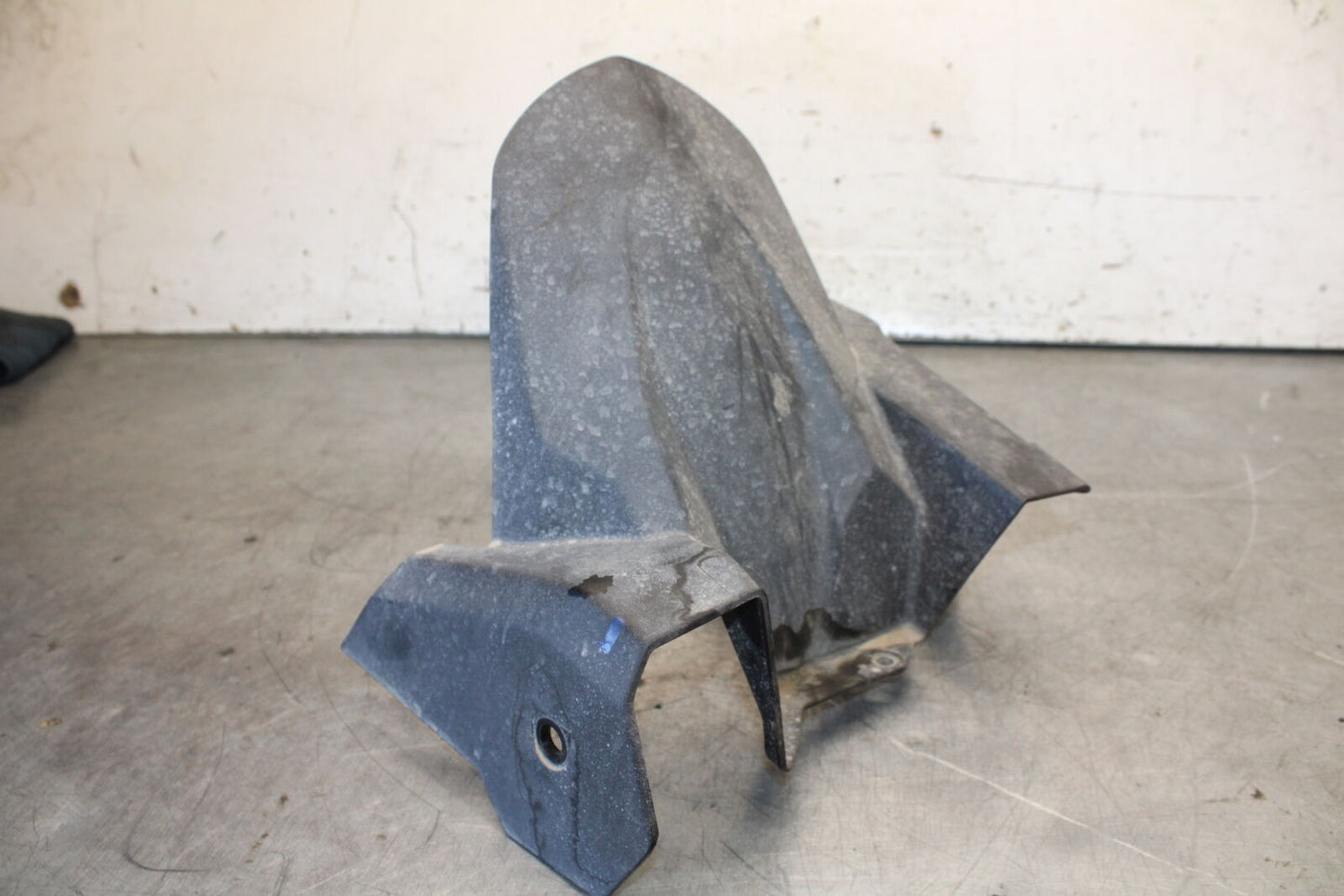 19-22 KAWASAKI Z400 REAR BACK WHEEL TIRE HUGGER FENDER BB708