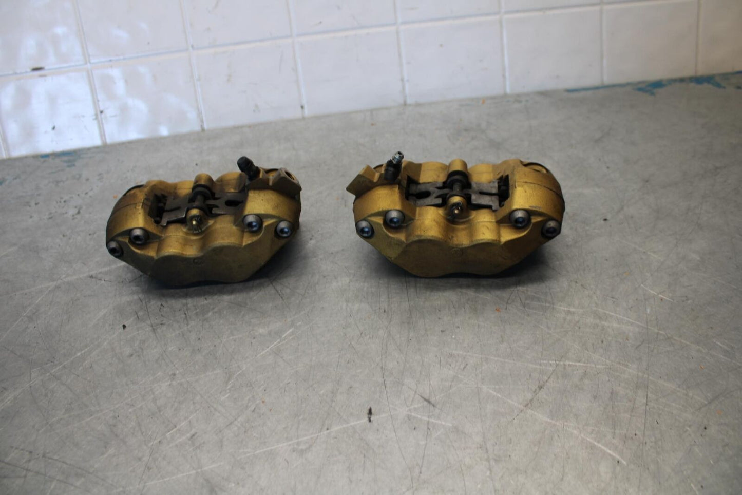 2006 Triumph Daytona 675 Triple FRONT BRAKE CALIPER SET PAIR CALIPERS BB434