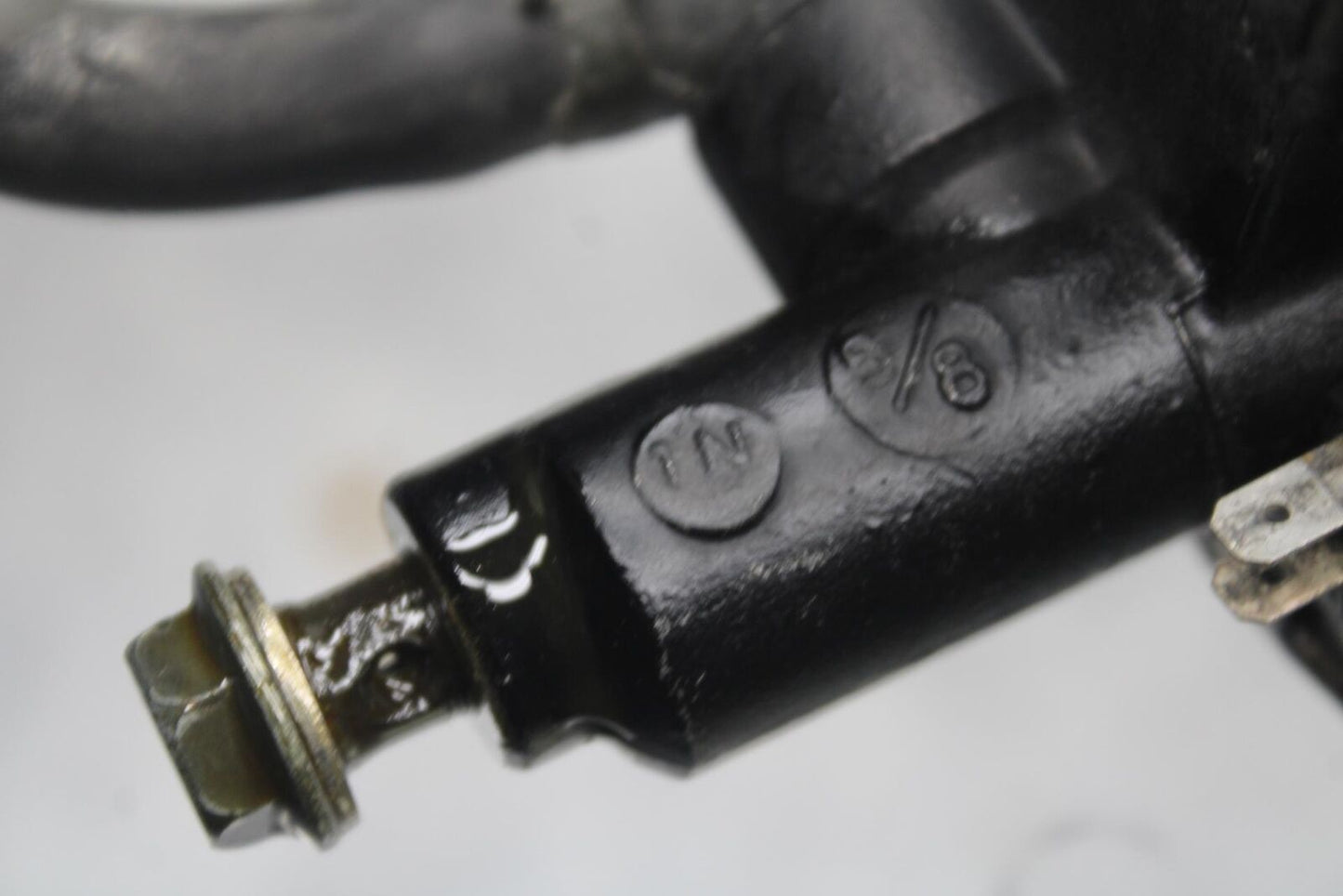1999 Suzuki GSXR600 FRONT BRAKE MASTER CYLINDER w/ LEVER 59600-17C00 BB608