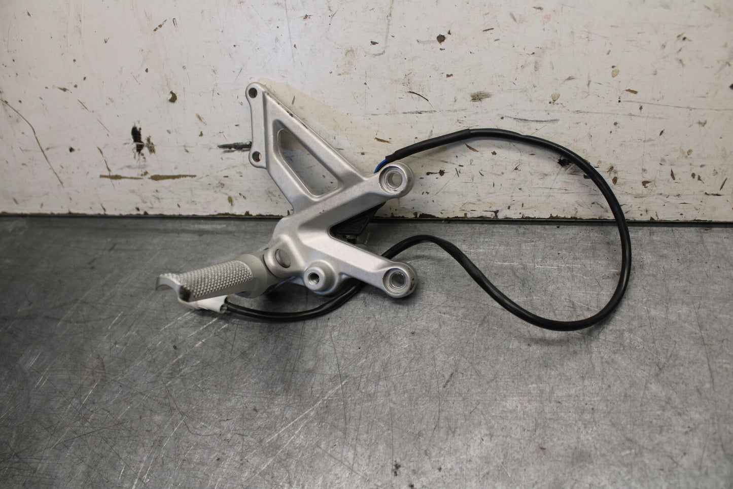 21-24 APRILIA RSV4 RIGHT REARSET REAR SET DRIVER FOOT PEG REST STOP BB668