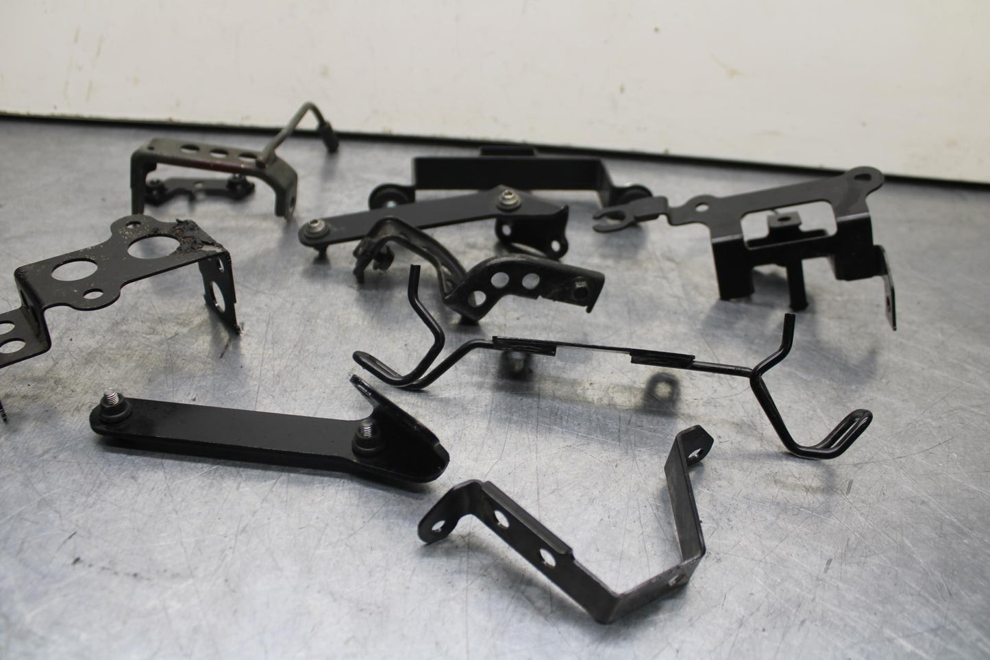 17-20 KAWASAKI 650 EX650 ABS GAS TANK RESERVOIR BRACKET AND MISCELLANEOUS BB88