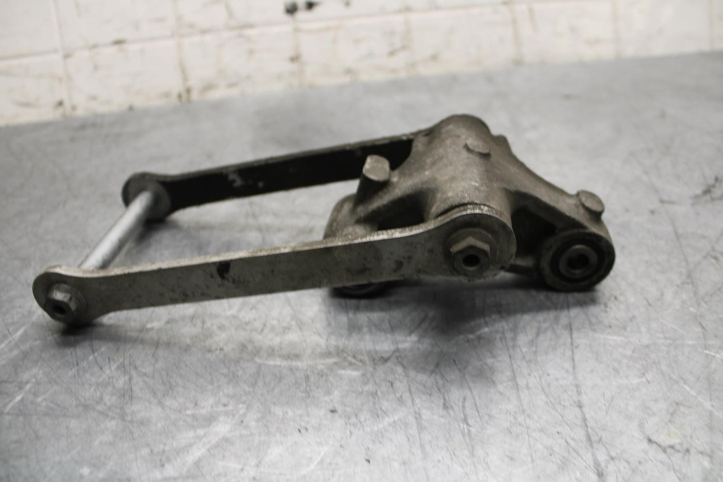 2009 Kawasaki Ninja ZX6R ZX600R REAR DOGBONE SHOCK LINKAGE LINK BB548