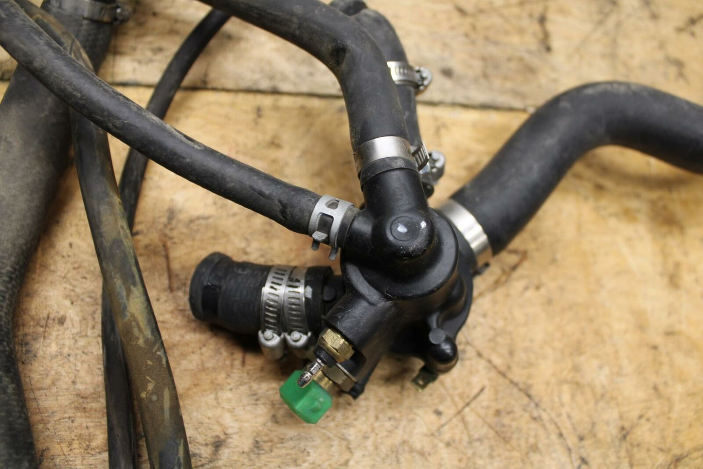 98-05 HONDA SUPER HAWK 1000 VTR1000F THERMOSTAT W HOUSING ASSEMBLY W HOSES BB341