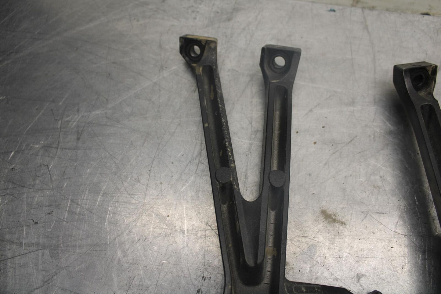 15-21 SUZUKI GSXR600 REAR BACK PASSENGER PEG SET PAIR BB460