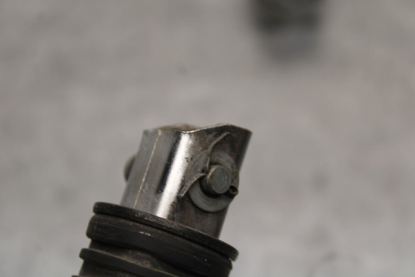 01-02 HONDA SHADOW SPIRIT 750 REAR PASSENGER FOOT STEP PEG BB632