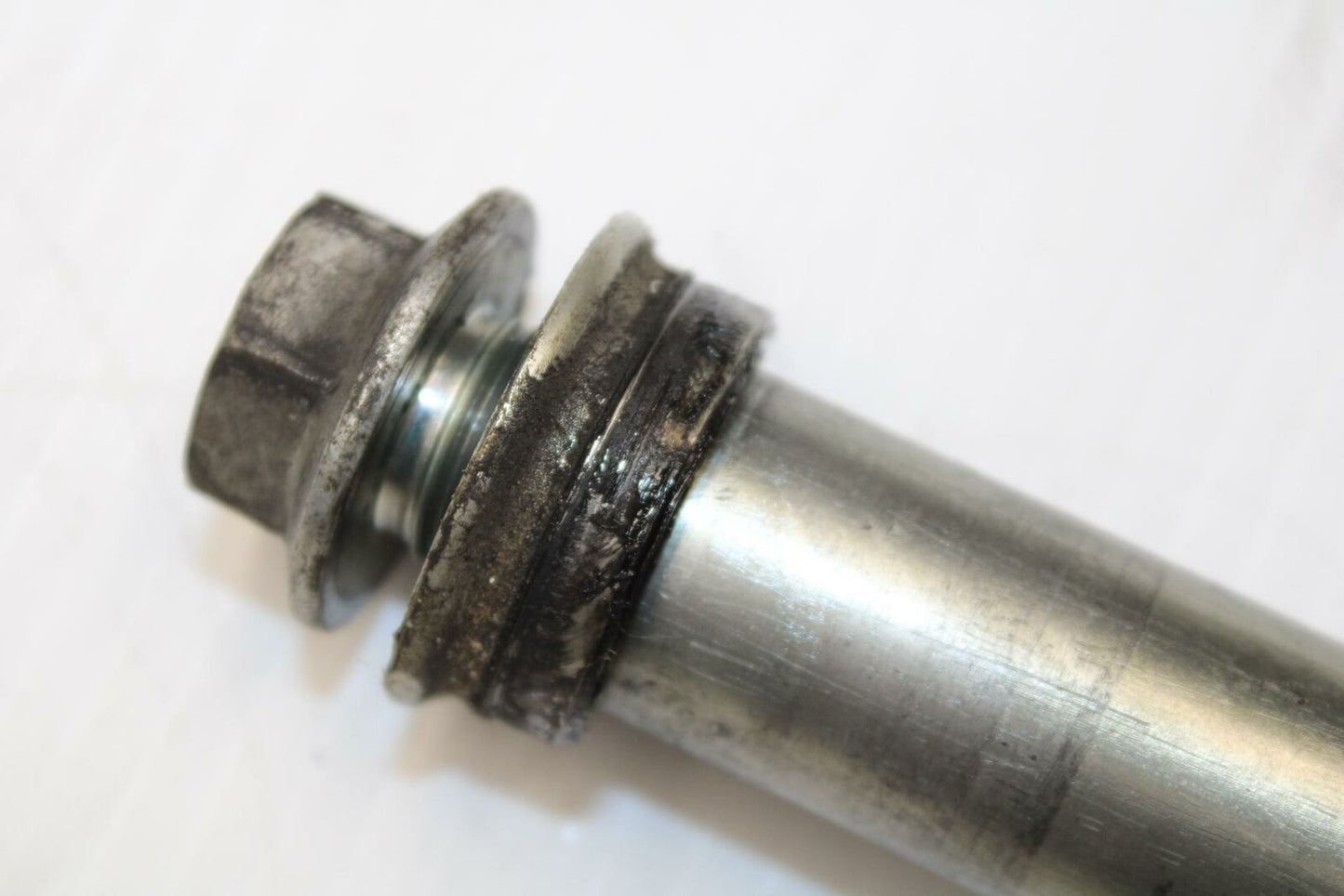 06-07 SUZUKI GSXR600 FRONT WHEEL RIM AXLE PIVOT BOLT BB243