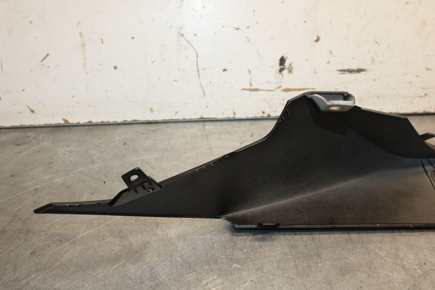 21-24 APRILIA RSV4 LEFT REAR BACK TAIL FAIRING COWL SHROUD BB668