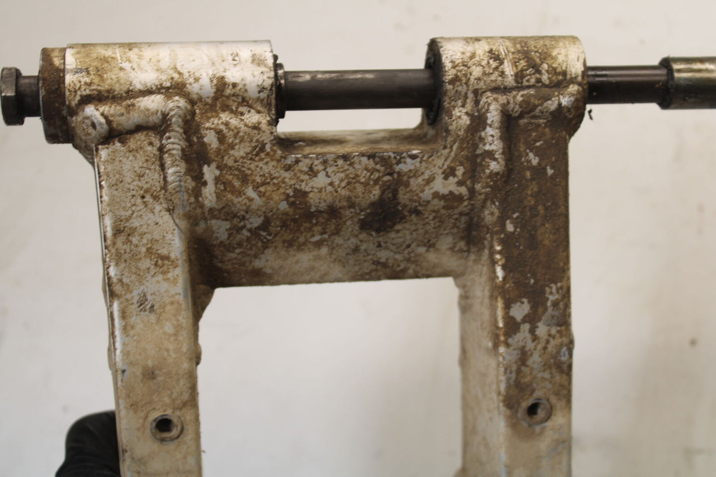 01-05 YAMAHA RAPTOR 660R REAR SWINGARM BACK SUSPENSION SWING ARM BB695