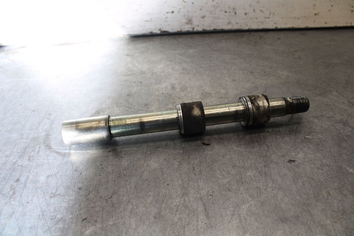 07-08 TRIUMPH DAYTONA 675 FRONT WHEEL RIM AXLE PIVOT BOLT BB685