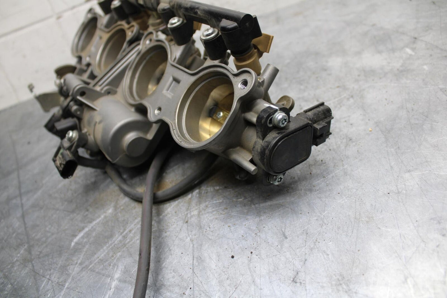 18 YAMAHA YZF R1 MAIN FUEL INJECTORS / THROTTLE BODIES BB473