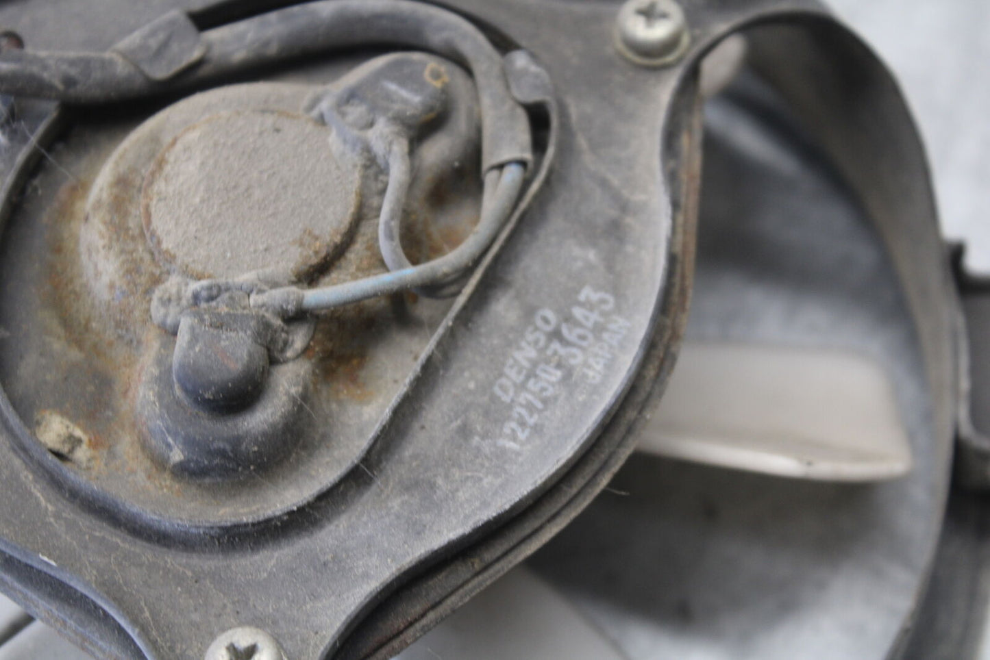 01-06 TRIUMPH TIGER 955I ENGINE RADIATOR COOLING FAN BB693