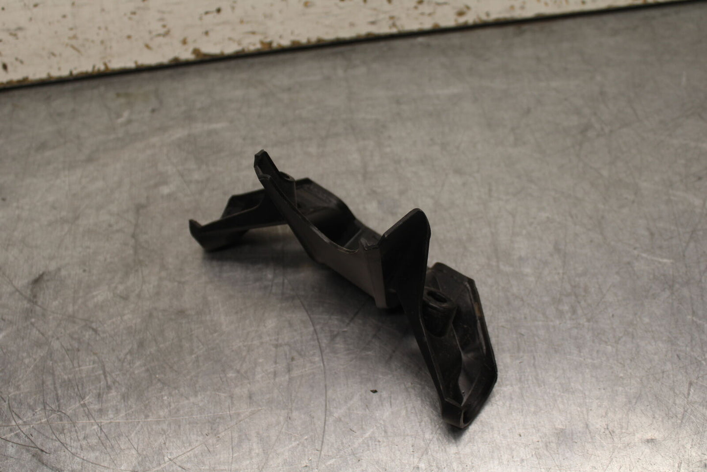 17-24 KTM 390 DUKE UPPER FAIRING GAUGES STAY BRACKET COVER BB734