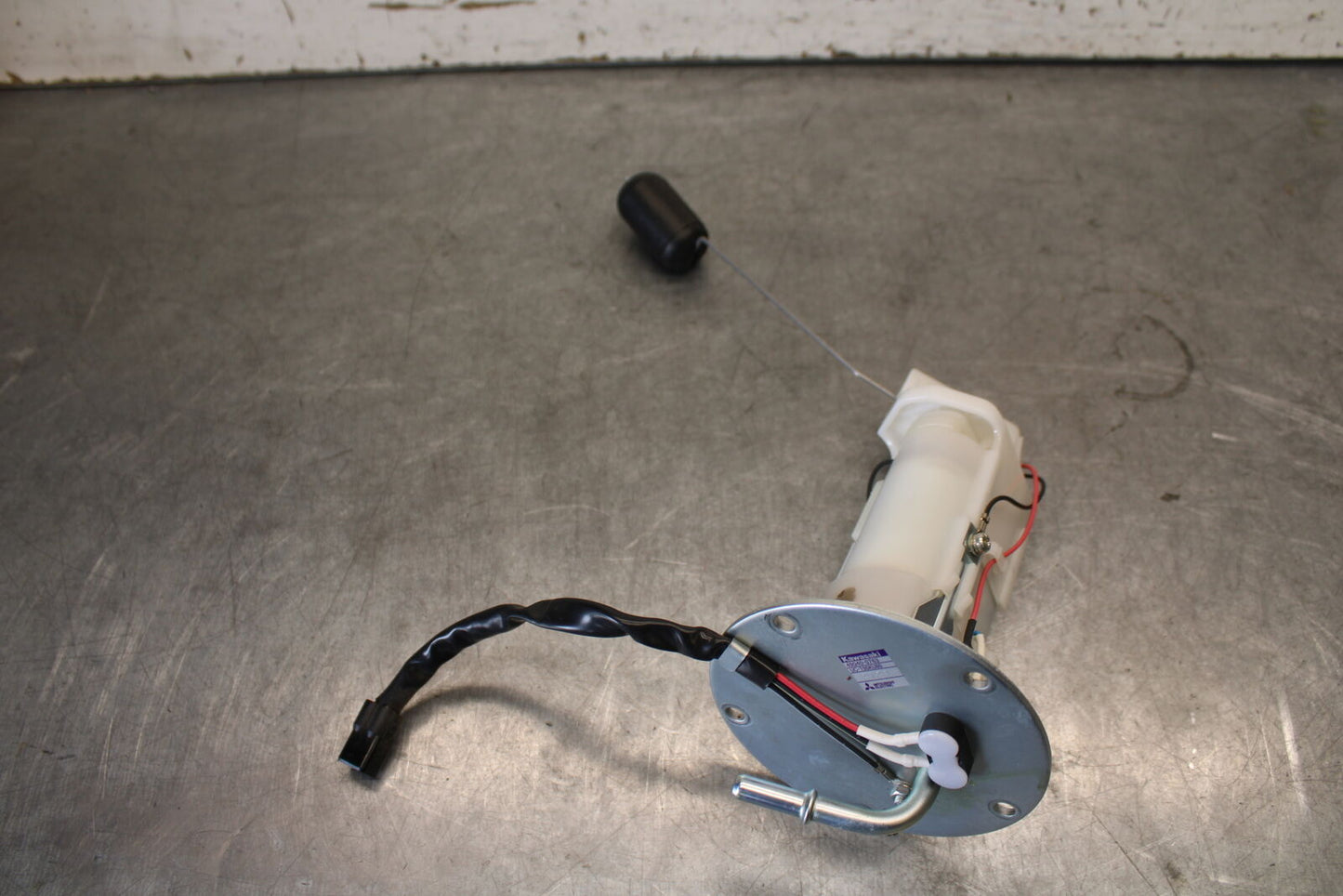 18-23 KAWASAKI NINJA 400 FUEL PUMP GAS PETROL SENDER UNIT BB679