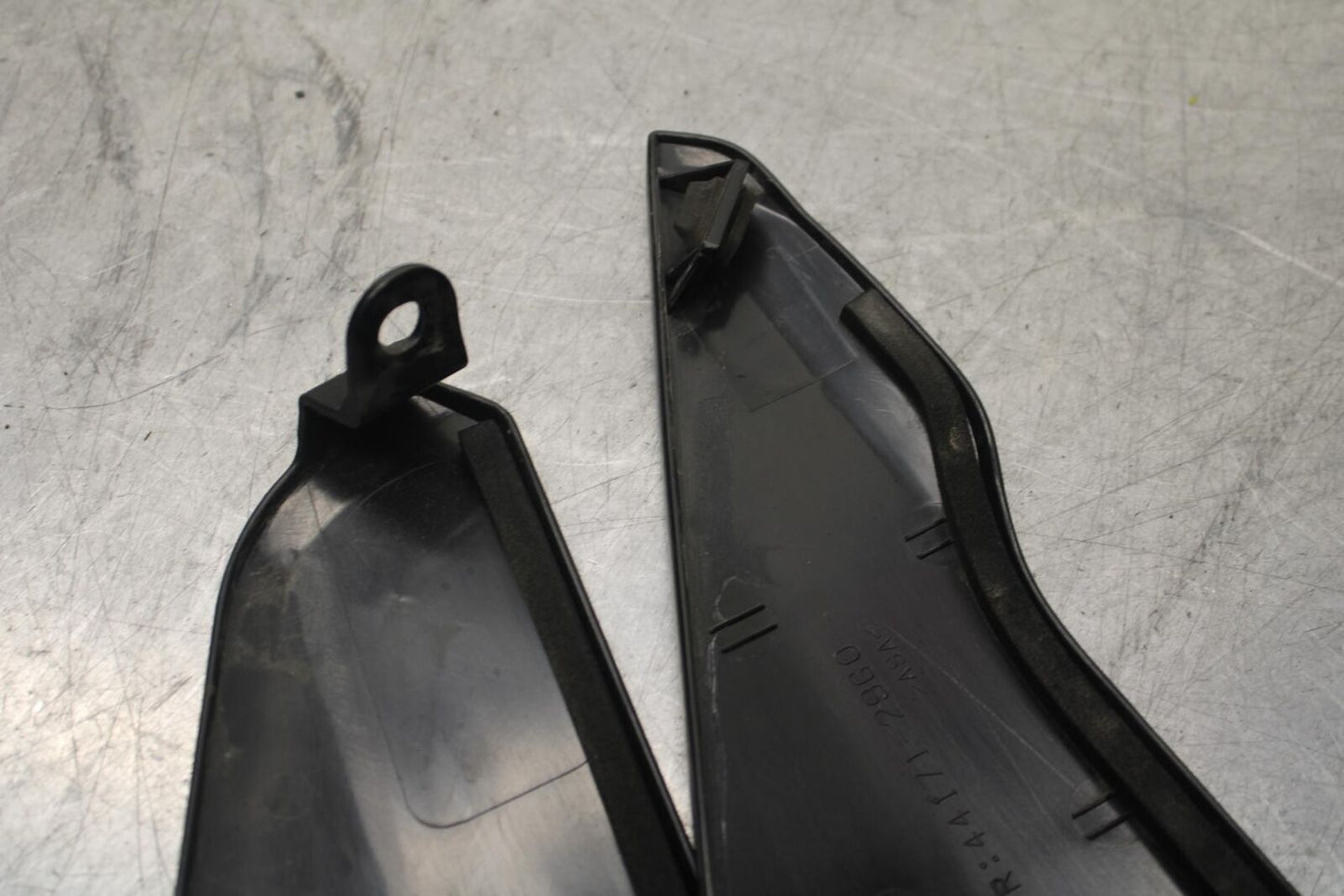 04-05 SUZUKI GSXR750 RIGHT LEFT FRONT SIDE SEAT PANELS TRIMS COWLS BB81