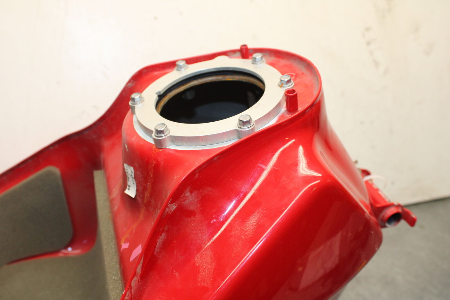 09-11 TRIUMPH DAYTONA 675 GAS TANK FUEL CELL PETROL RESERVOIR BB652