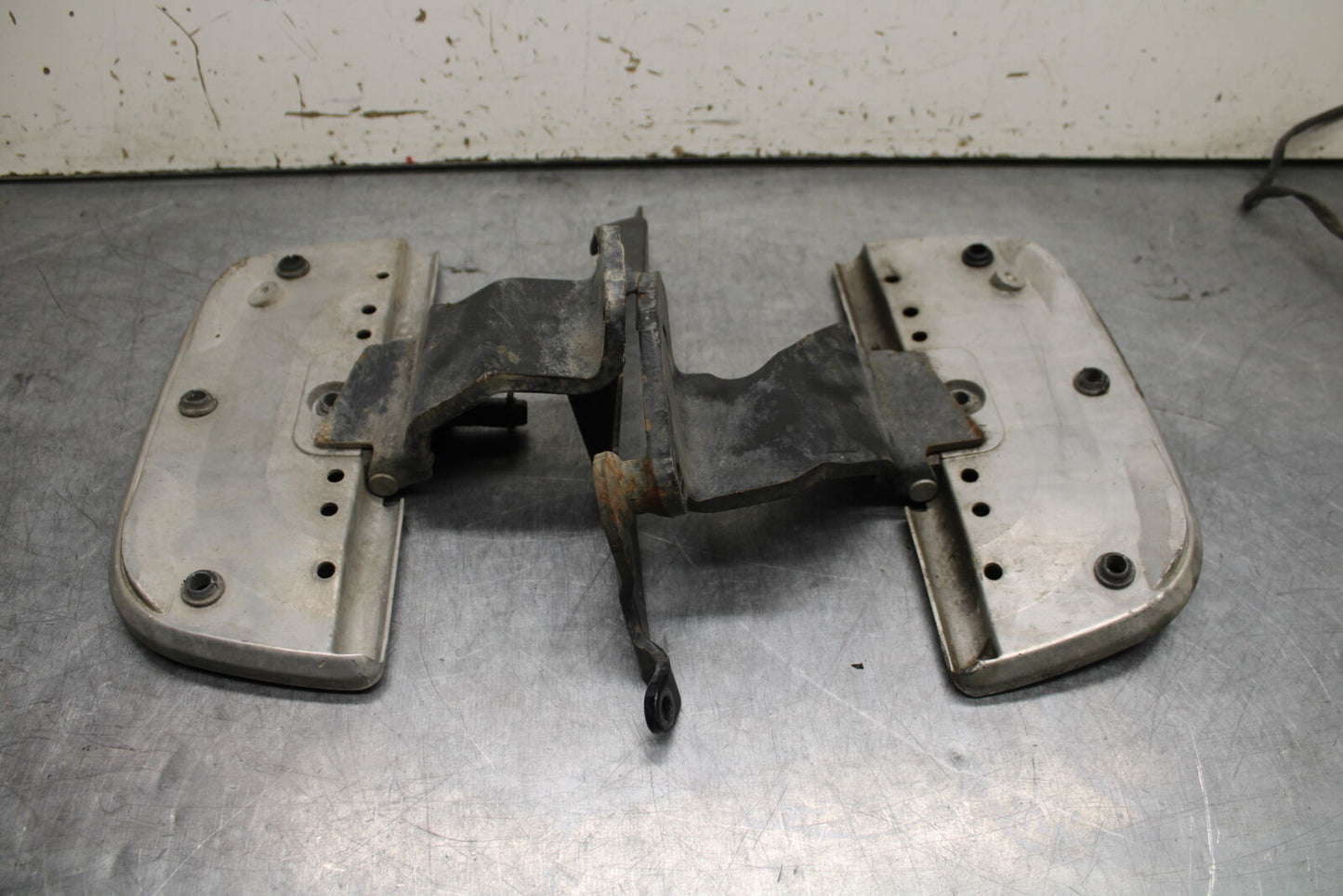 02-04 HONDA VTX1800S FRONT FOOT RESTS PEGS STEPS SET PAIR BB712