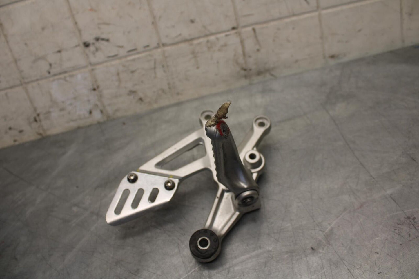 2010 Aprilia RSV1000R RIGHT REARSET REAR SET DRIVER FOOT PEG REST STOP BB513