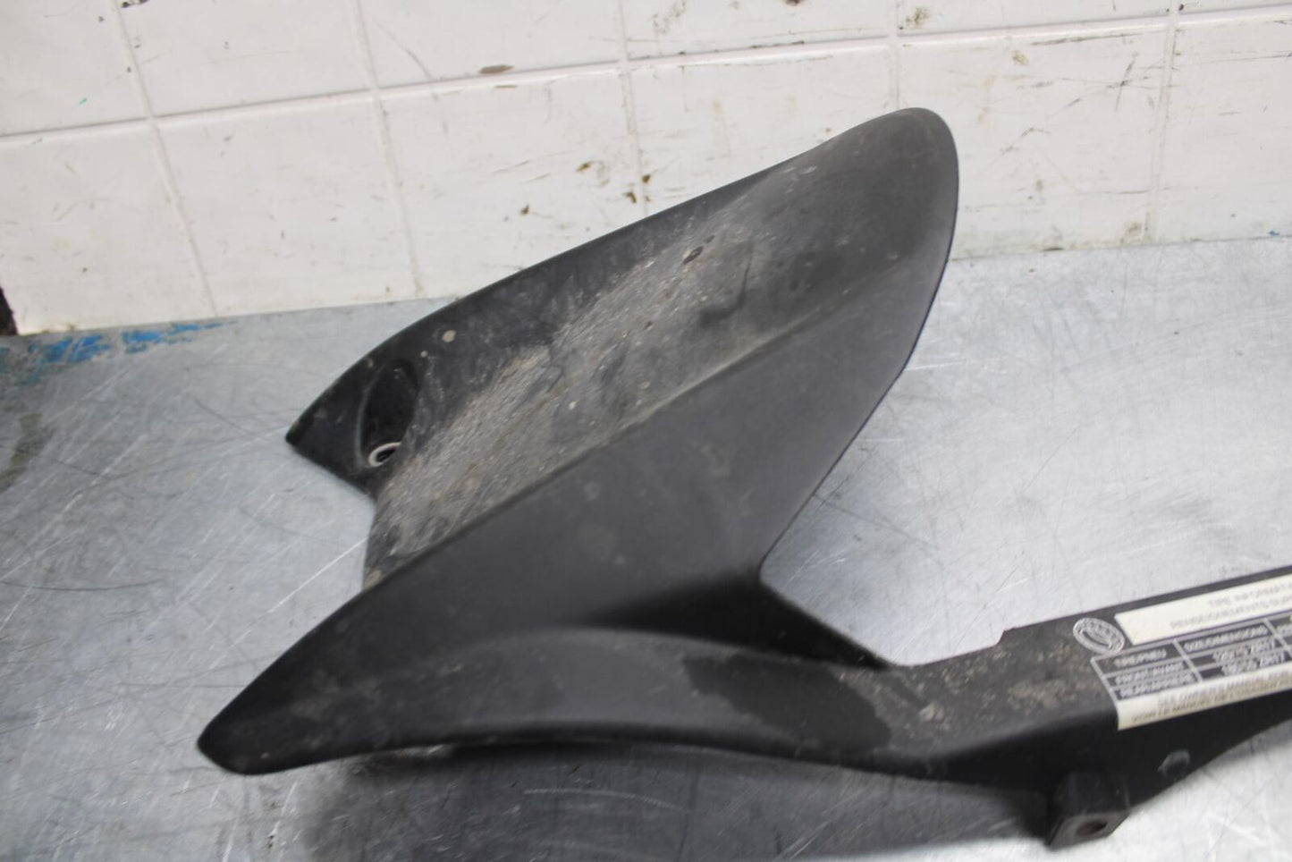 17-21 TRIUMPH STREET TRIPPLE R ABS REAR BACK WHEEL TIRE HUGGER FENDER bb452