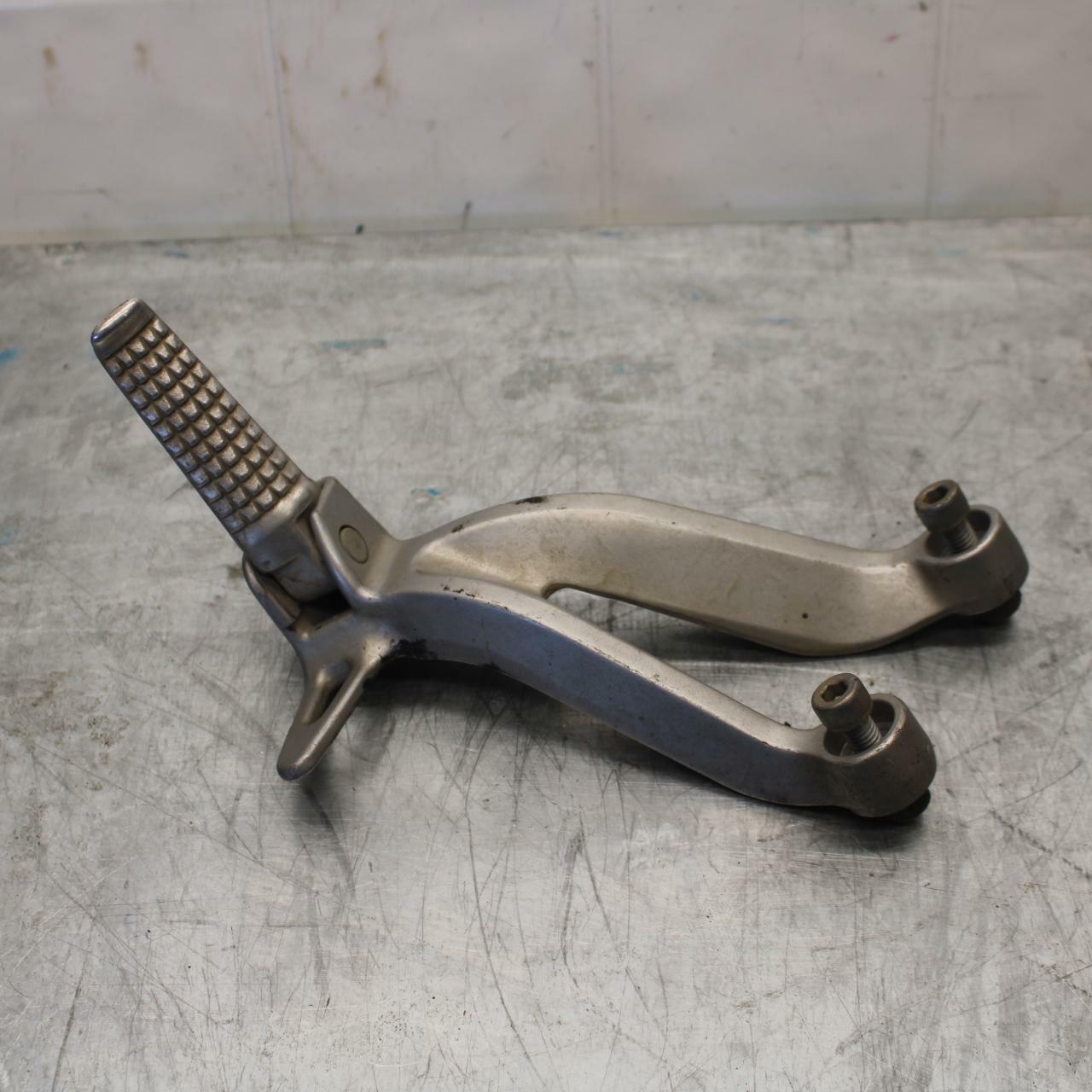 01-02 SUZUKI GSXR750 LEFT REAR BACK PASSENGER PEG BB28