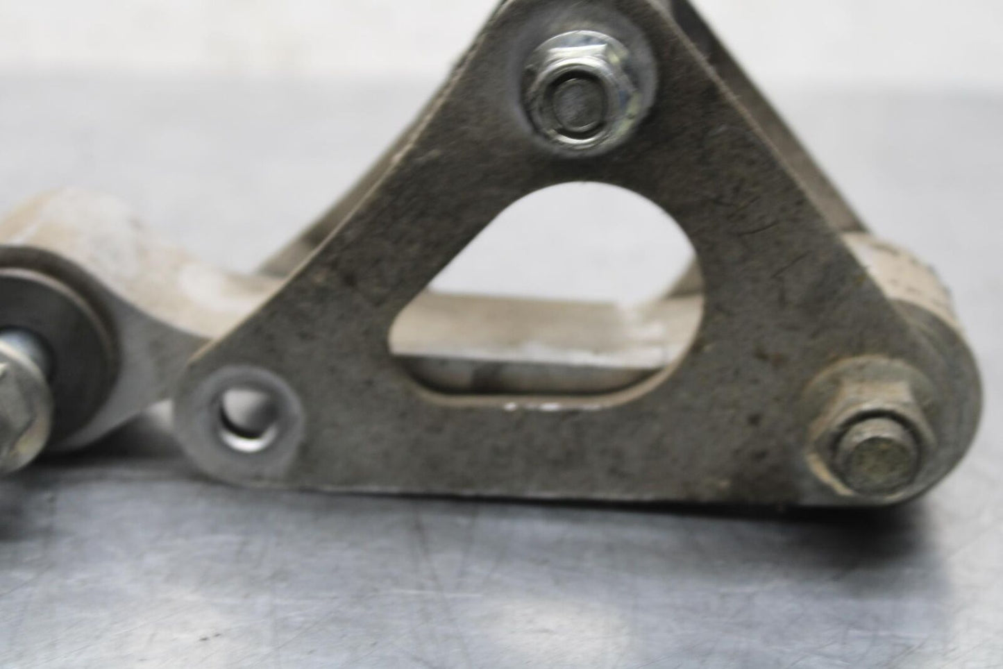 20 SUZUKI GSXR 1000 REAR DOGBONE SHOCK LINKAGE LINK BB597