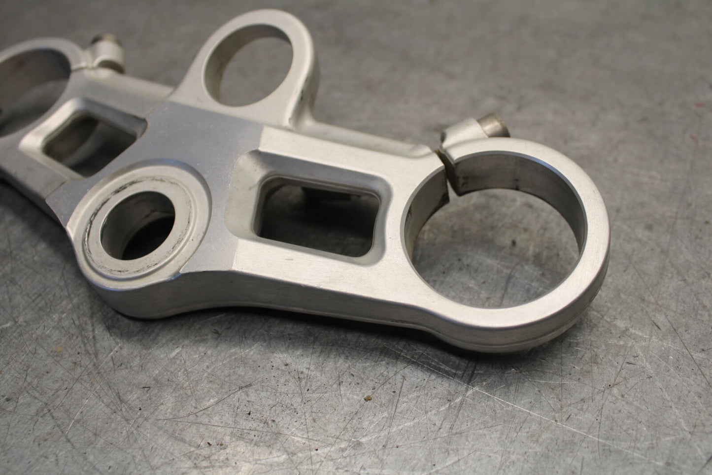09-11 TRIUMPH DAYTONA 675 FORKS UPPER TRIPLE TREE CLAMP BB652