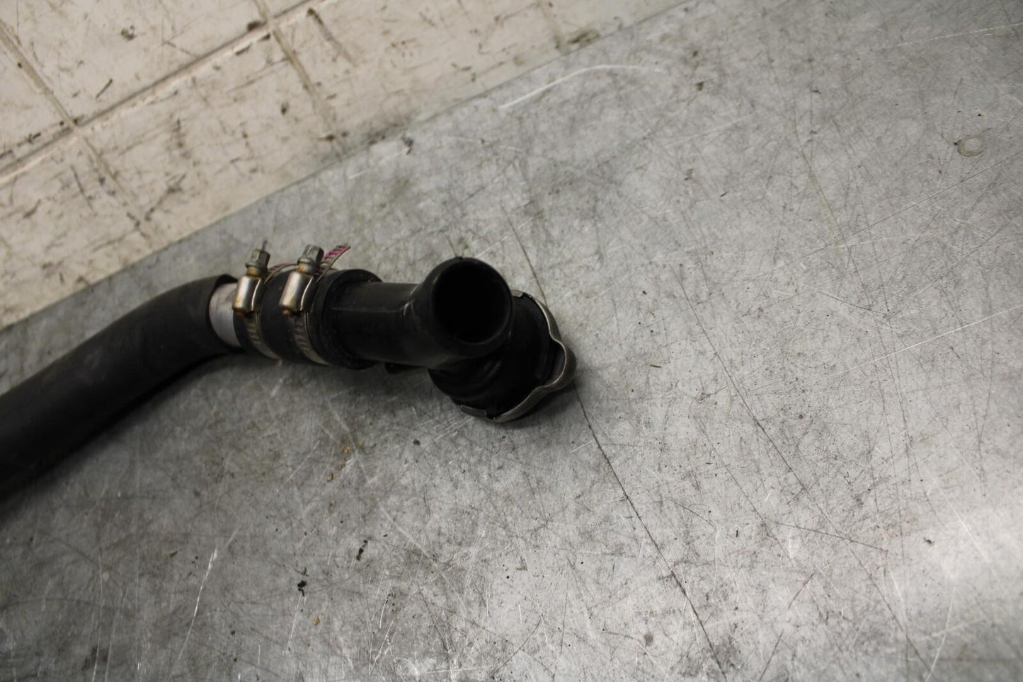 2002 Yamaha YZF R6 RADIATOR CAP HOSE PIPE 5SL-12462-00-00 BB545