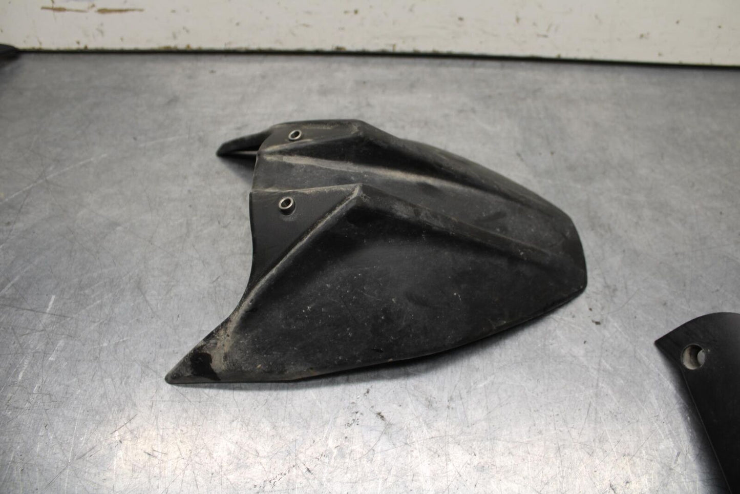 20-24 KTM 890 DUKE R REAR BACK WHEEL TIRE HUGGER FENDER BB627