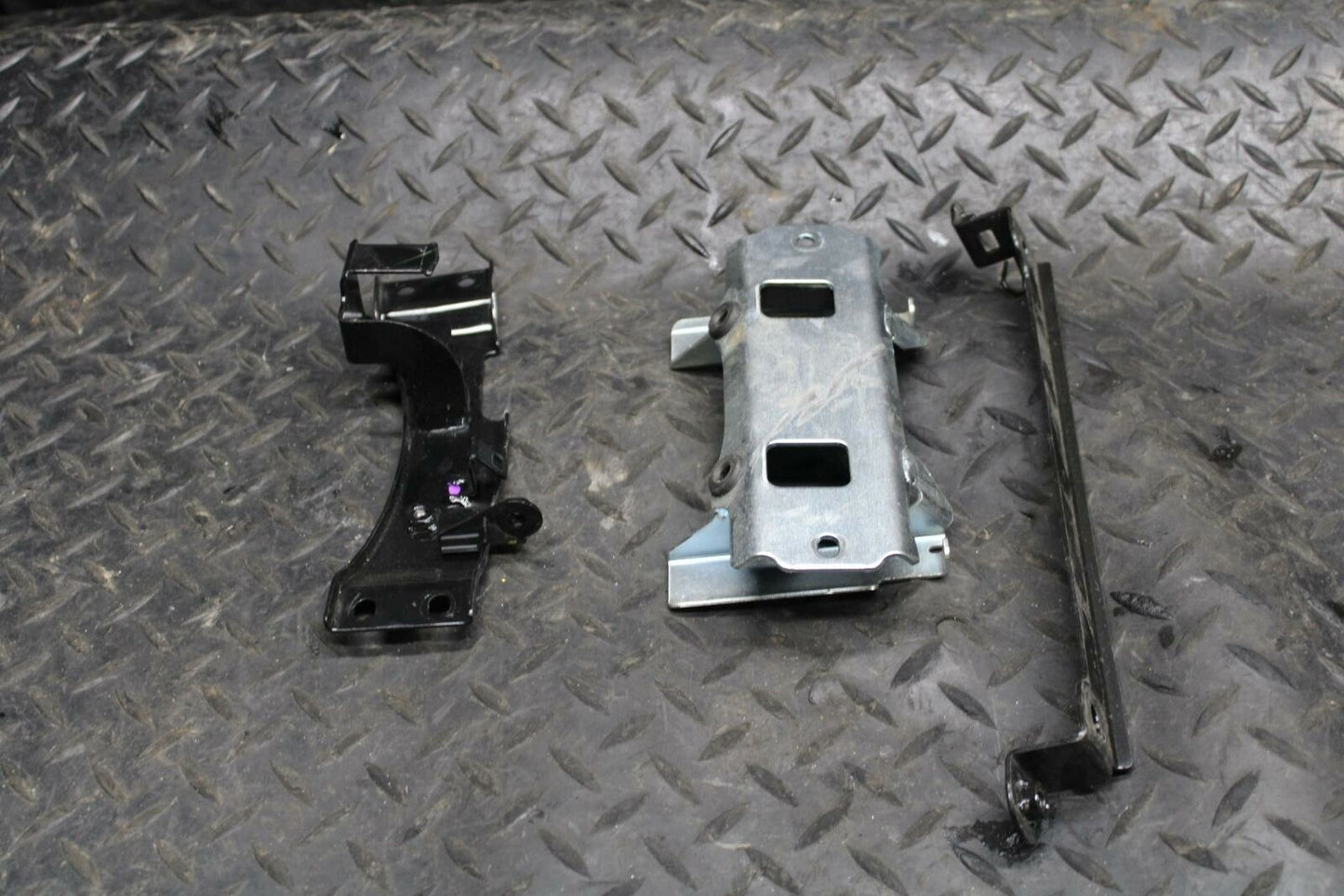 17 KAWASAKI NINJA 300 GAS TANK SUBFRAME BRACKETS MOUNTS BB215