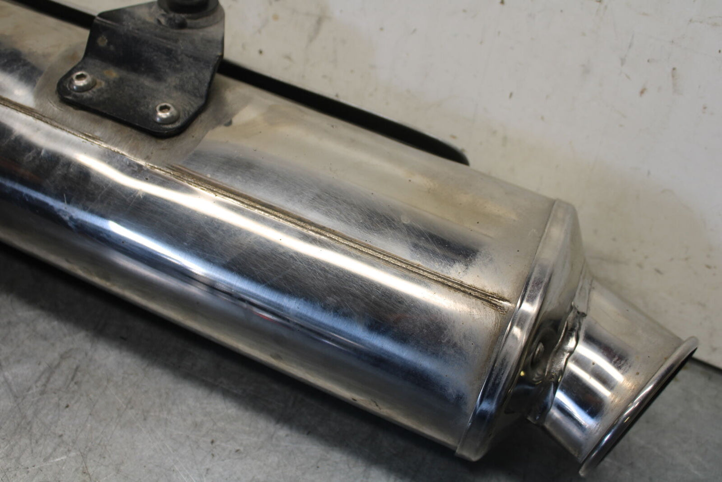 01-06 TRIUMPH TIGER 955I EXHAUST PIPE MUFFLER SLIP ON CAN SILENCER BB693