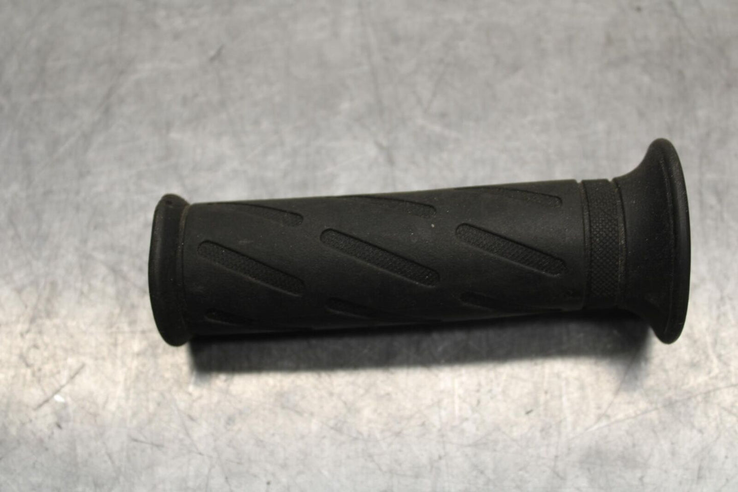 01-03 SUZUKI GSXR600 RIGHT THROTTLE GRIP BB639