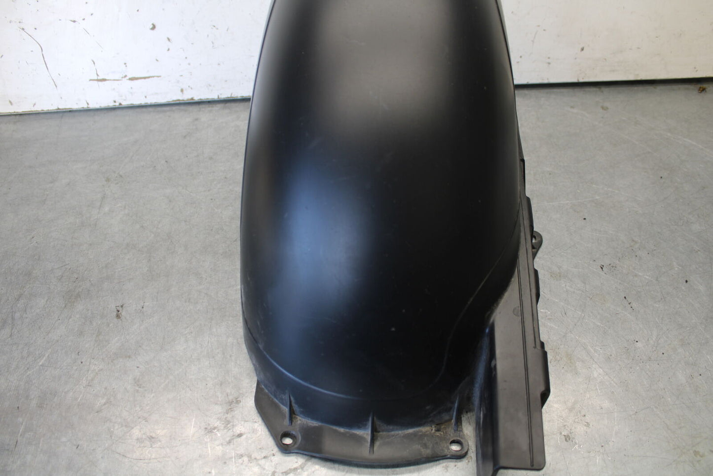 06-07 DUCATI MONSTER 695 REAR BACK FENDER MUD GUARD 56510301A BB674