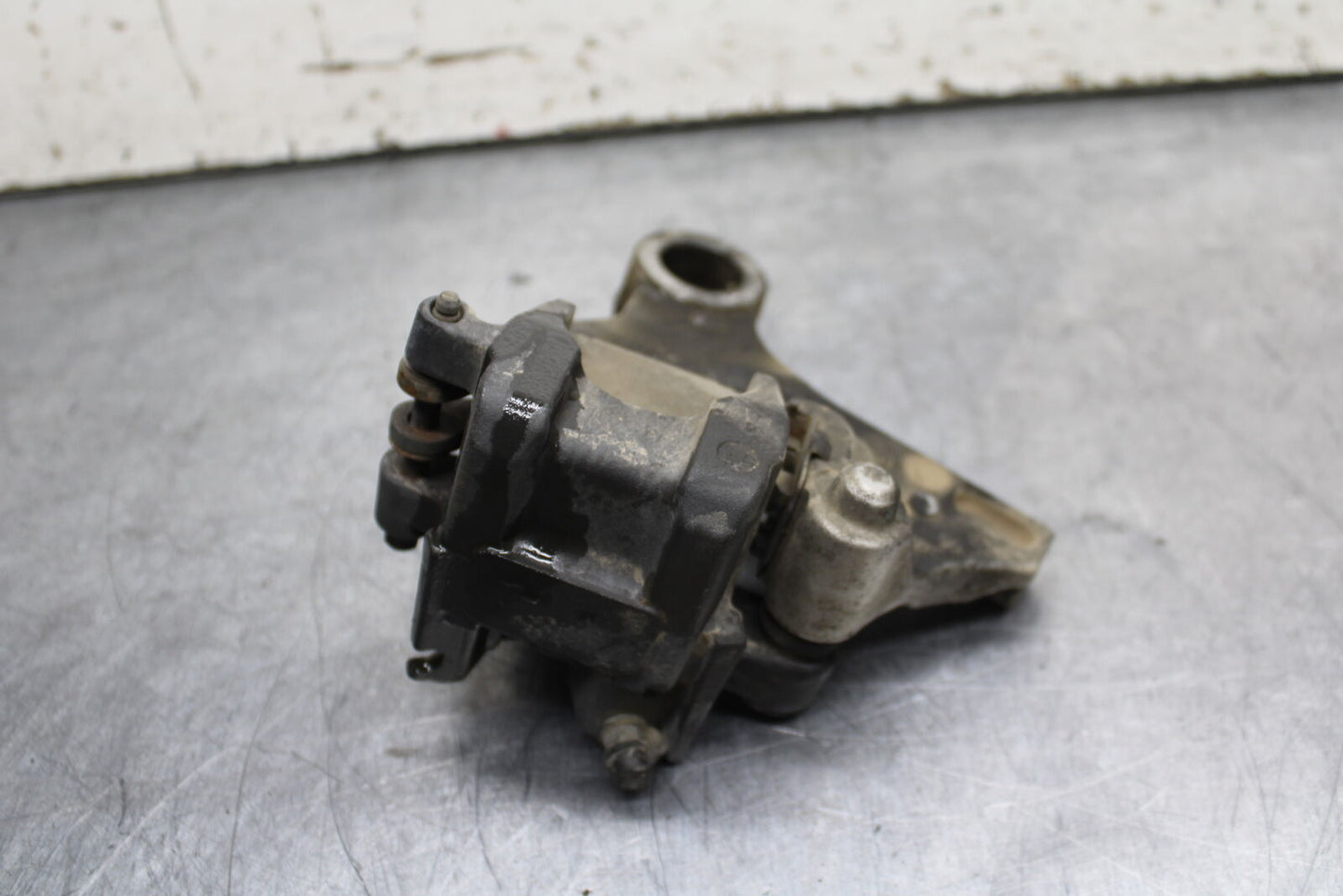 05-06 HONDA CBR600RR REAR BACK BRAKE CALIPER W MOUNT BRACKET BB739