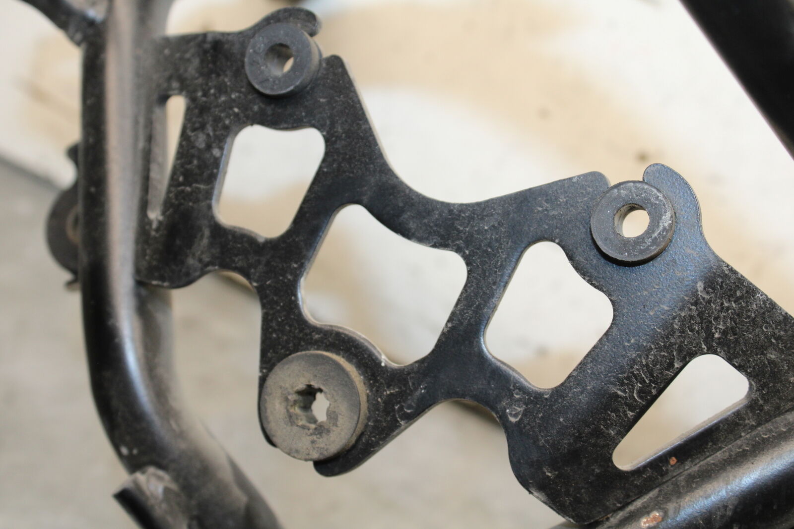 03-07 SUZUKI SV1000S UPPER FAIRING MIRROR GAUGES STAY BRACKET 94510-16G00 BB657