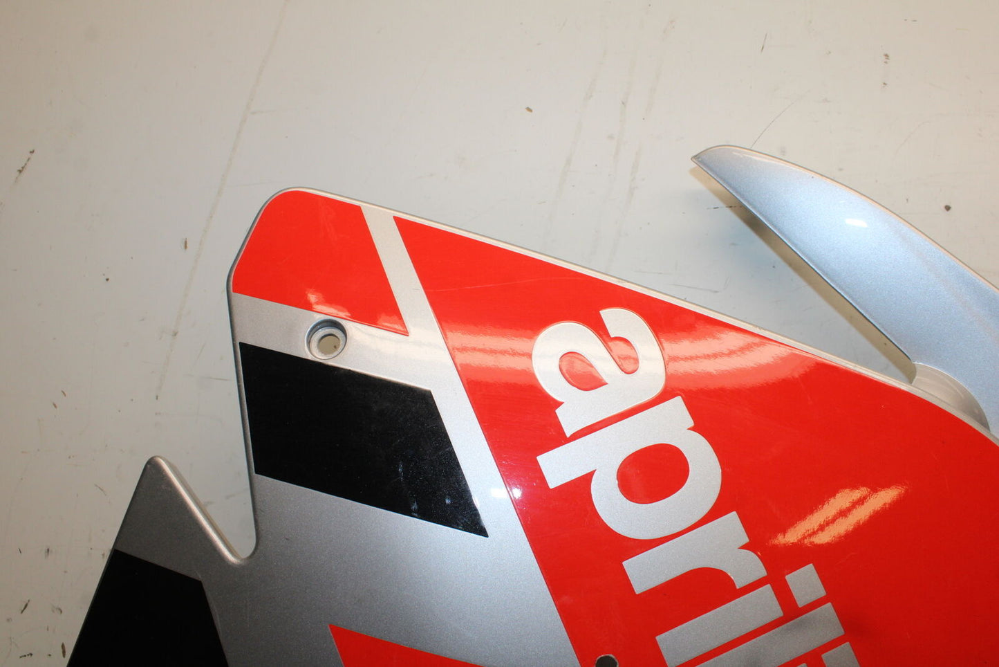15-19 APRILIA RSV4 RF RIGHT MID UPPER SIDE FAIRING COWL PLASTIC BB611