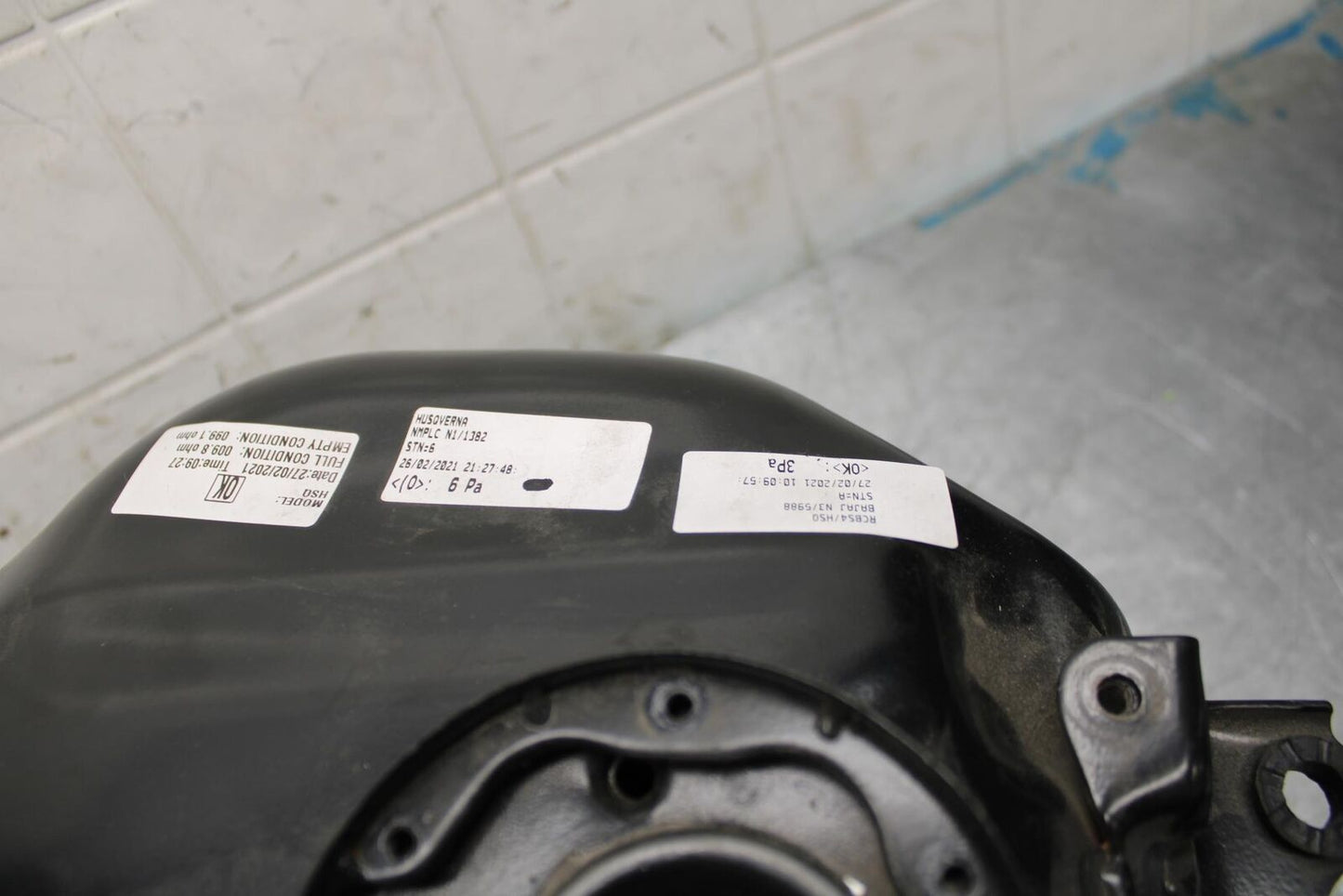 21 HUSQVARNA VITPILEN 401 GAS TANK FUEL CELL PETROL RESERVOIR BB467
