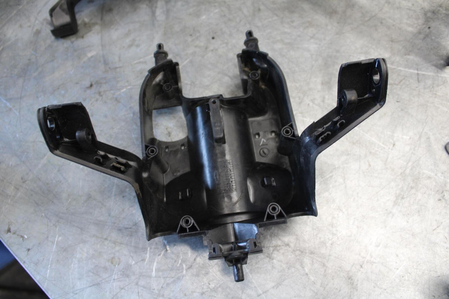 22-23 HUSQVARNA SVARTTPILEN 401 LIGHT TANK BRACKET LEFTOVER BB541