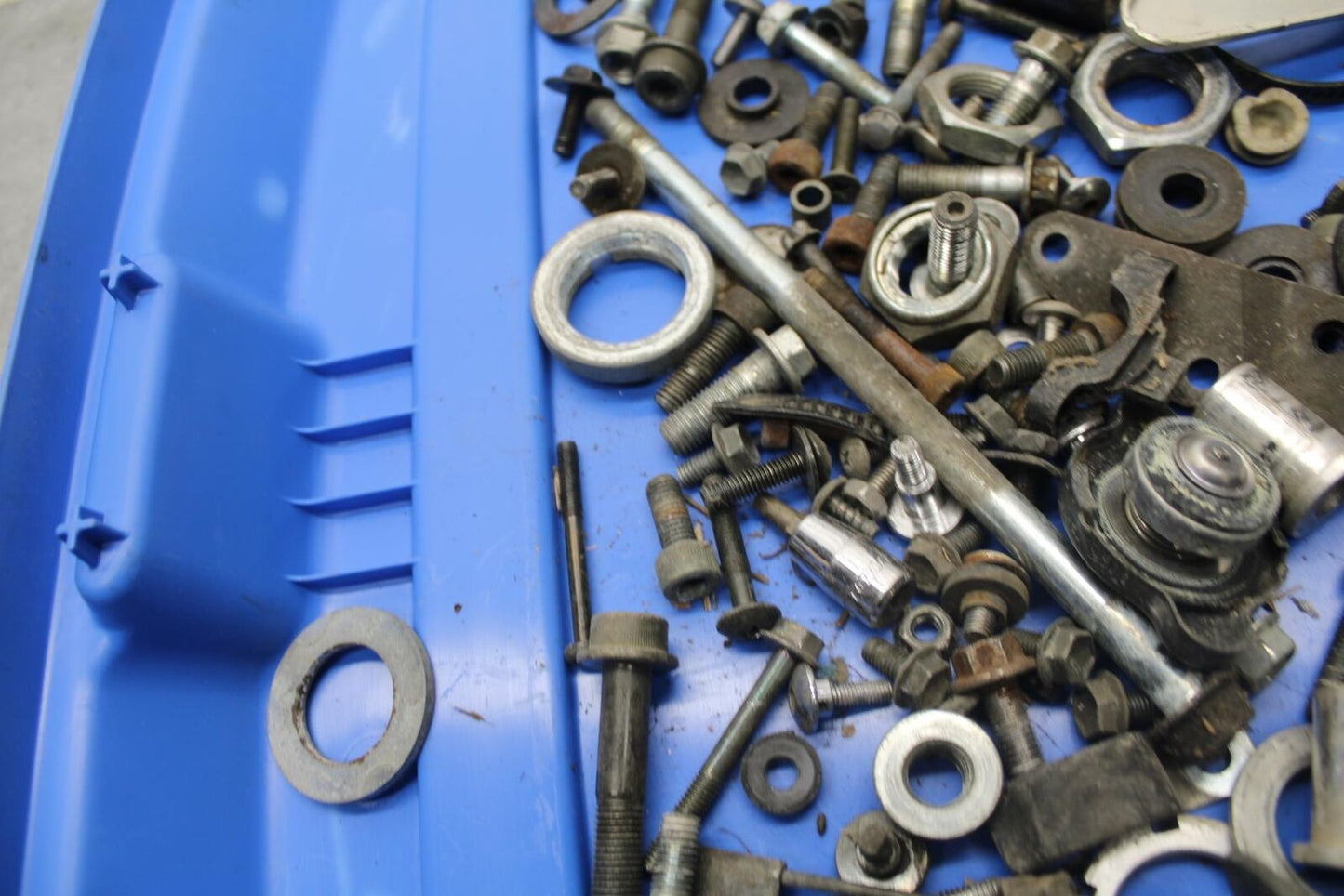 1997 Suzuki GSXR750 LEFT OVER MOUNTING BOLTS HARDWARE MOTOR SCREWS BB39