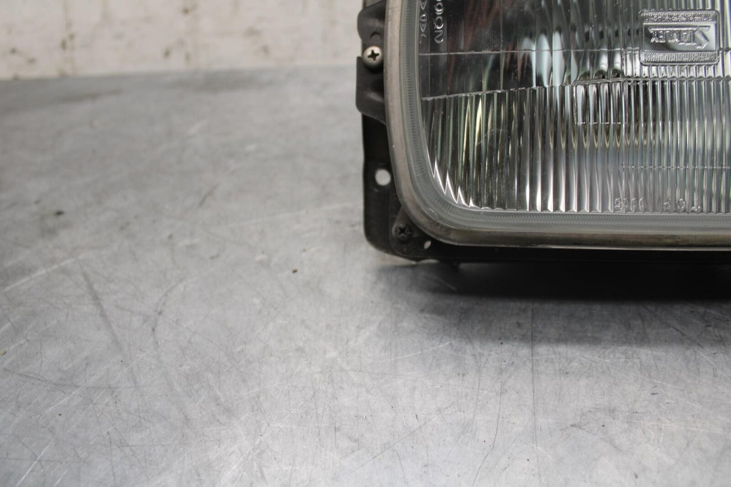 1984 Honda Interceptor 750 VF750F FRONT HEADLIGHT HEAD LIGHT LAMP BB38