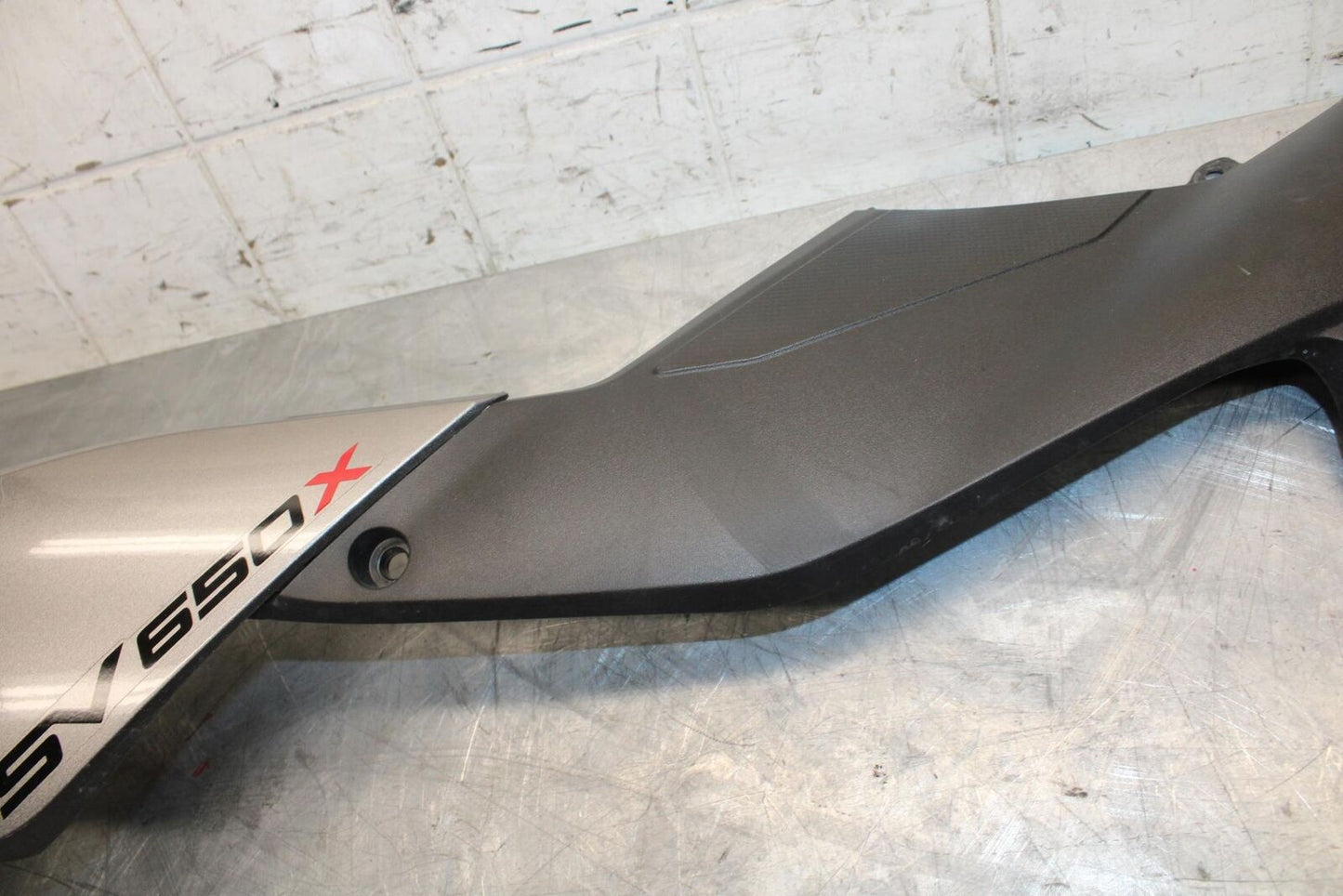 2017 Suzuki SV650X ABS LEFT FRONT UPPER MID SIDE FAIRING COWL PLASTIC BB512