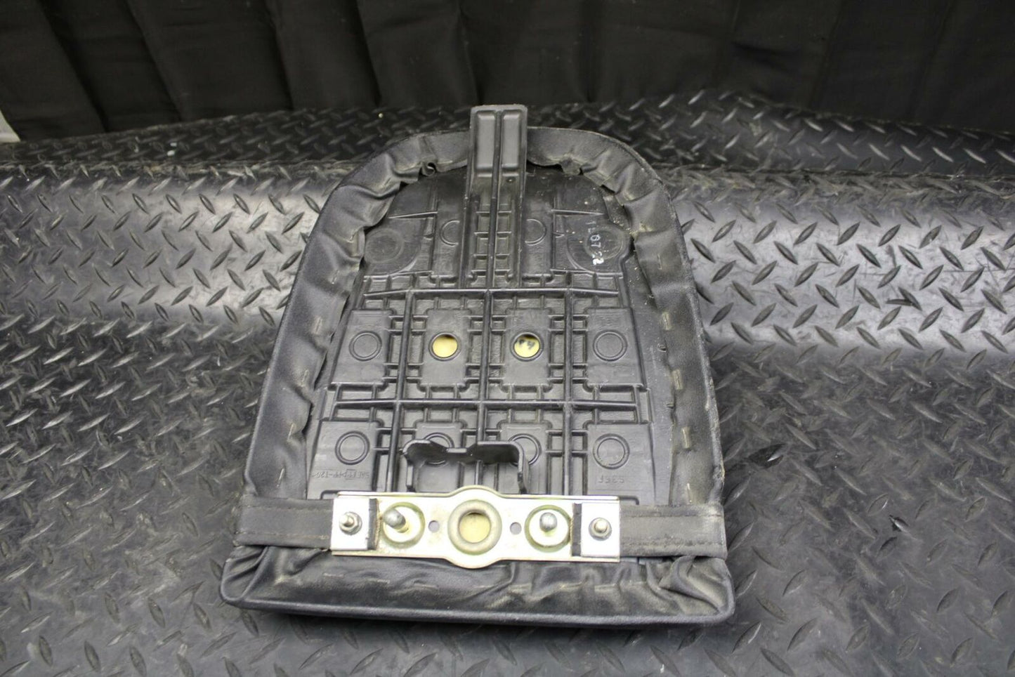 02 SUZUKI GSXR1000 REAR BACK PASSENGER TANDEM SEAT PAD SADDLE PILLION bb171