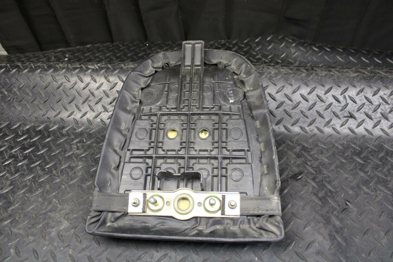 02 SUZUKI GSXR1000 REAR BACK PASSENGER TANDEM SEAT PAD SADDLE PILLION bb171