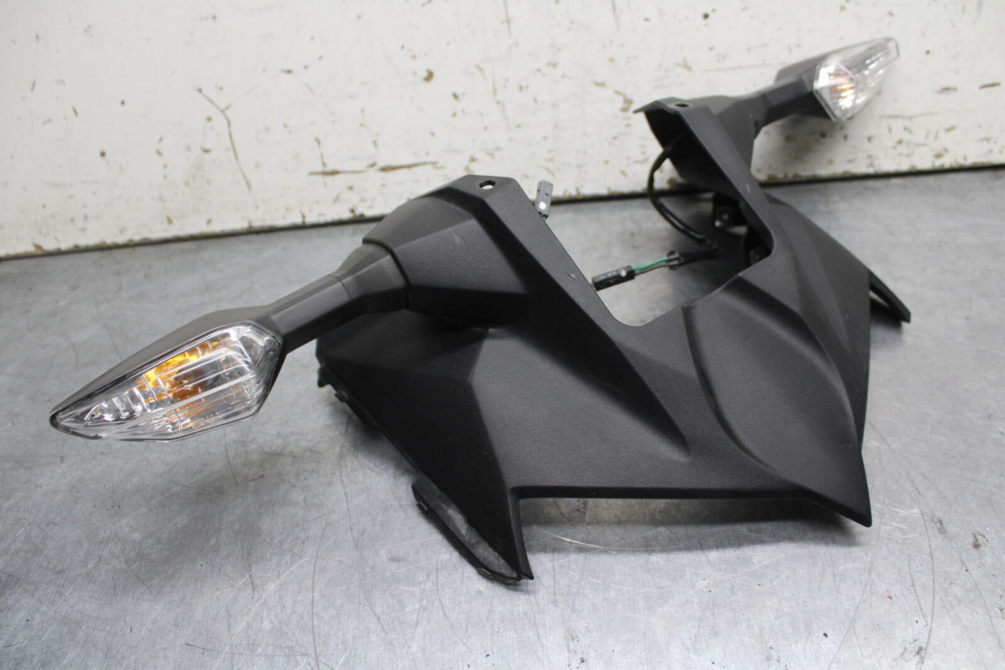 19-22 KAWASAKI Z400 FRONT CENTER COWL FAIRING & TURN SIGNALS BB738