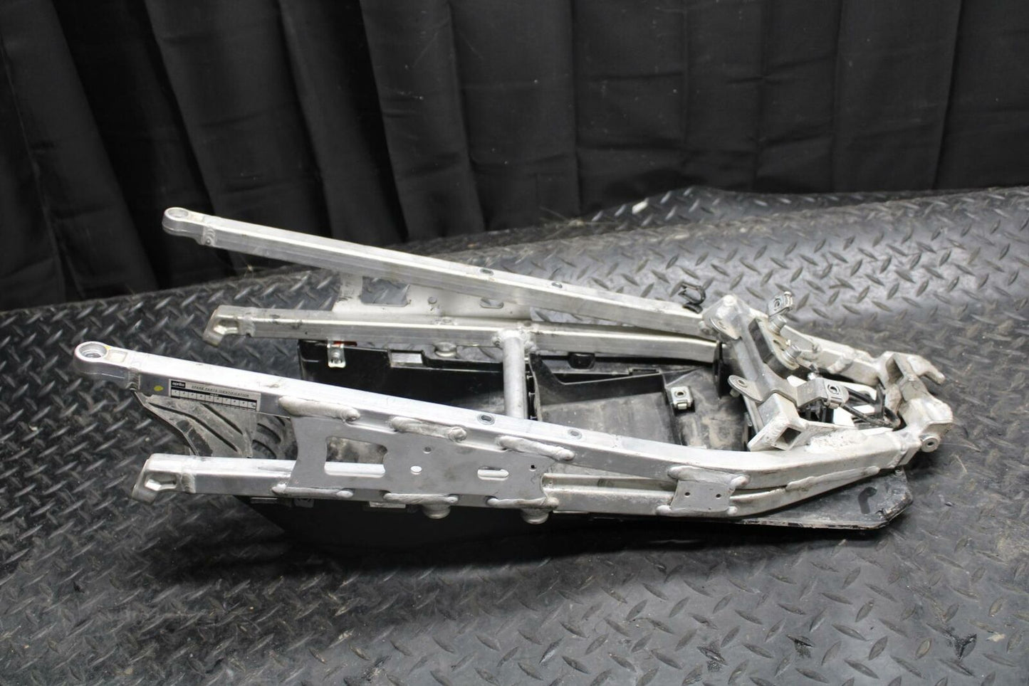 10-11 APRILIA RSV4 R REAR BACK TAIL SUBFRAME SUB FRAME BB202