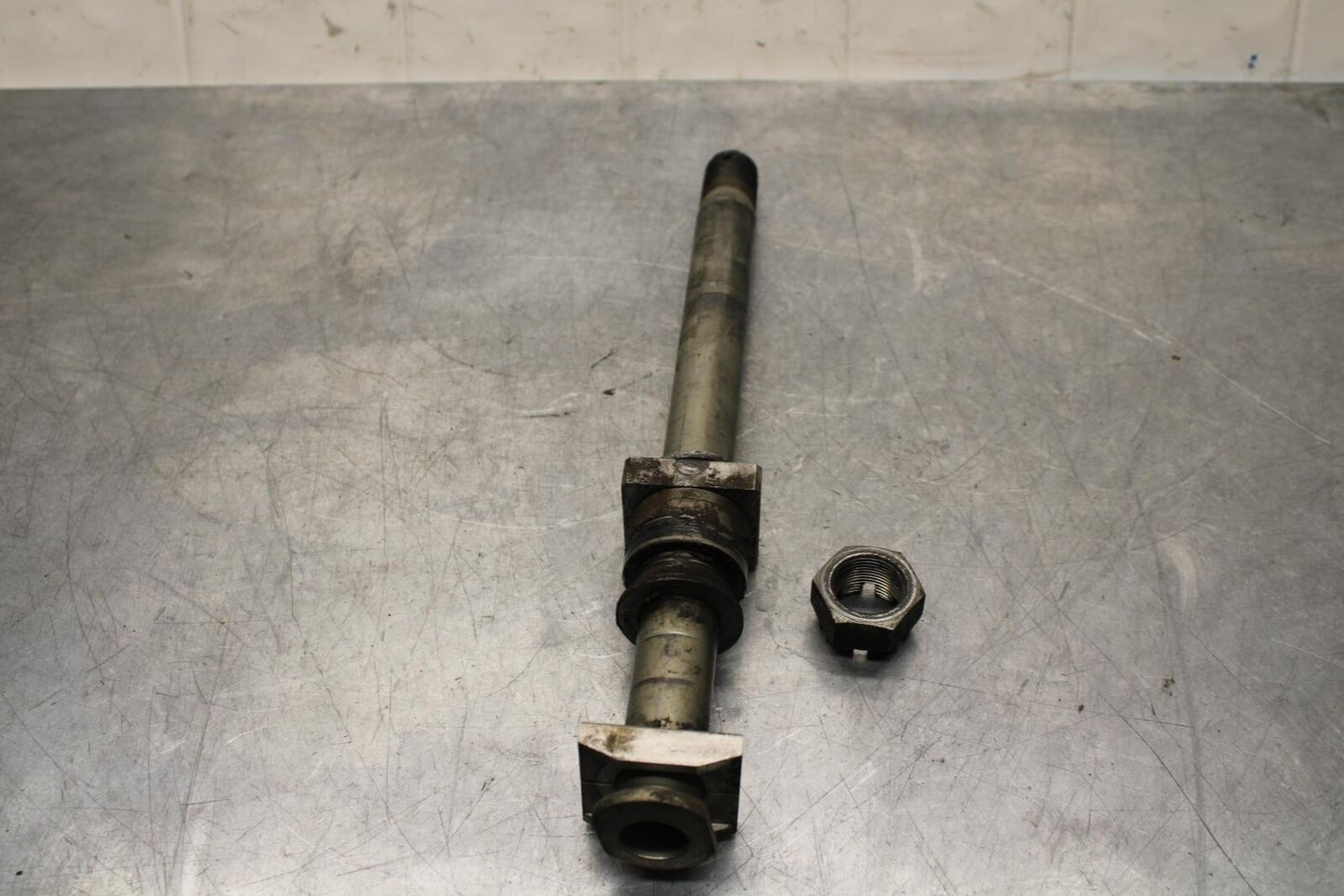 2011 Kawasaki Ninja ZX6R ZX600R REAR AXLE BACK WHEEL RIM PIVOT BOLT AXEL BB587