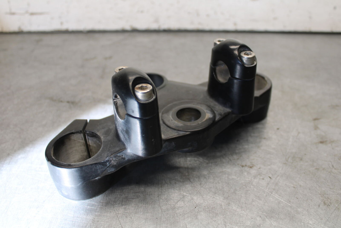 01-06 TRIUMPH TIGER 955I FORKS UPPER TRIPLE TREE CLAMP BB693