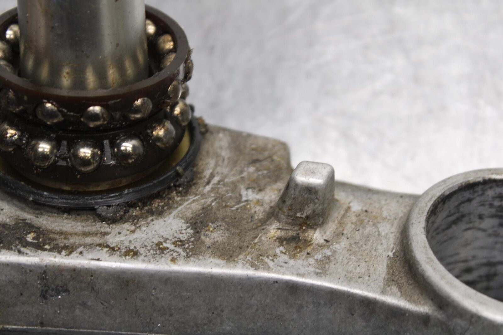 01-03 SUZUKI GSXR600 FRONT FORKS CLAMP LOWER TRIPLE TREE STEM 51410-39F00 BB639