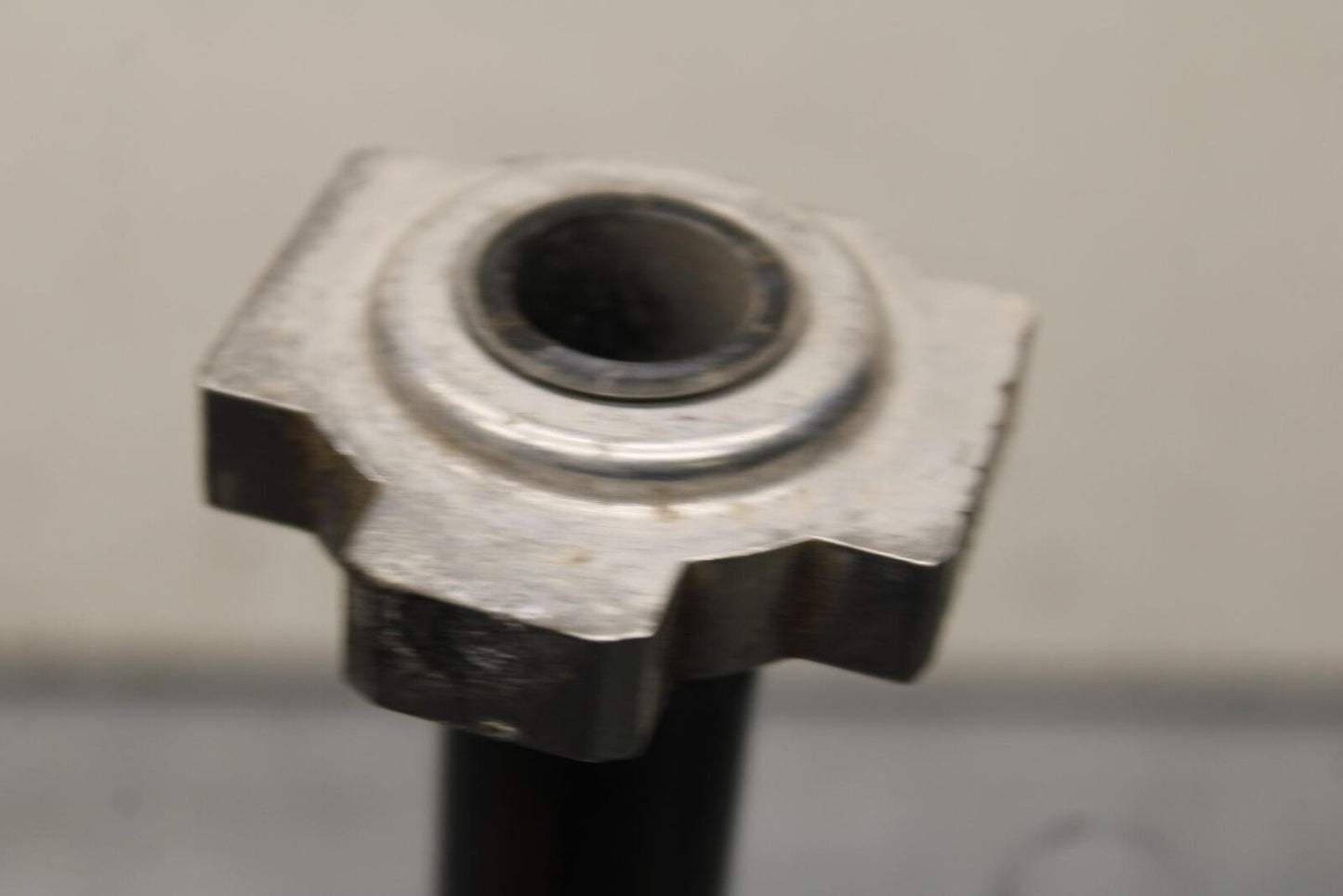 20-24 KTM 890 DUKE R REAR AXLE BACK WHEEL RIM PIVOT BOLT AXEL BB627