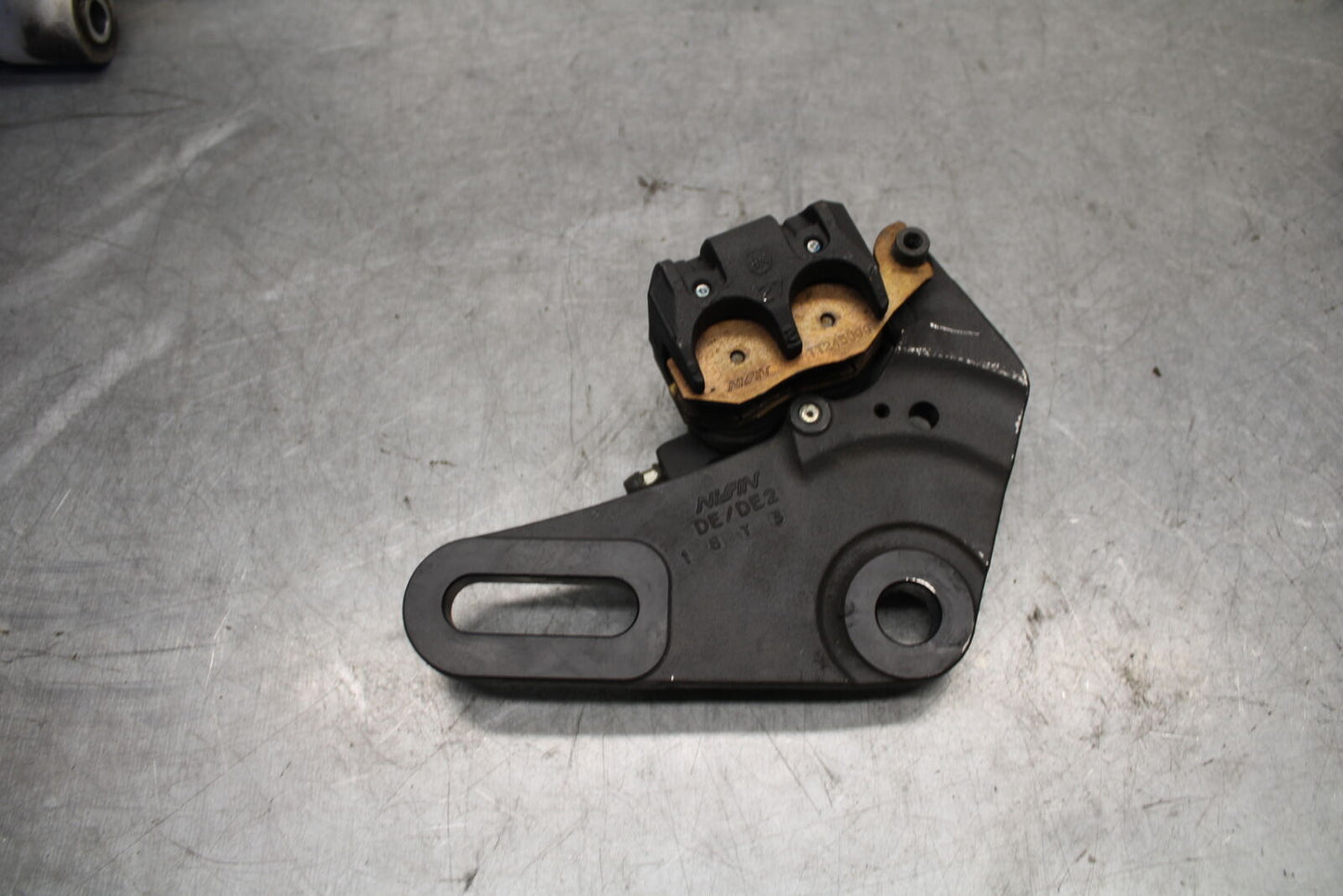 19-21 TRIUMPH SPEED TWIN 1200 REAR BRAKE CALIPER W MOUNT BRACKET T2021266 BB653