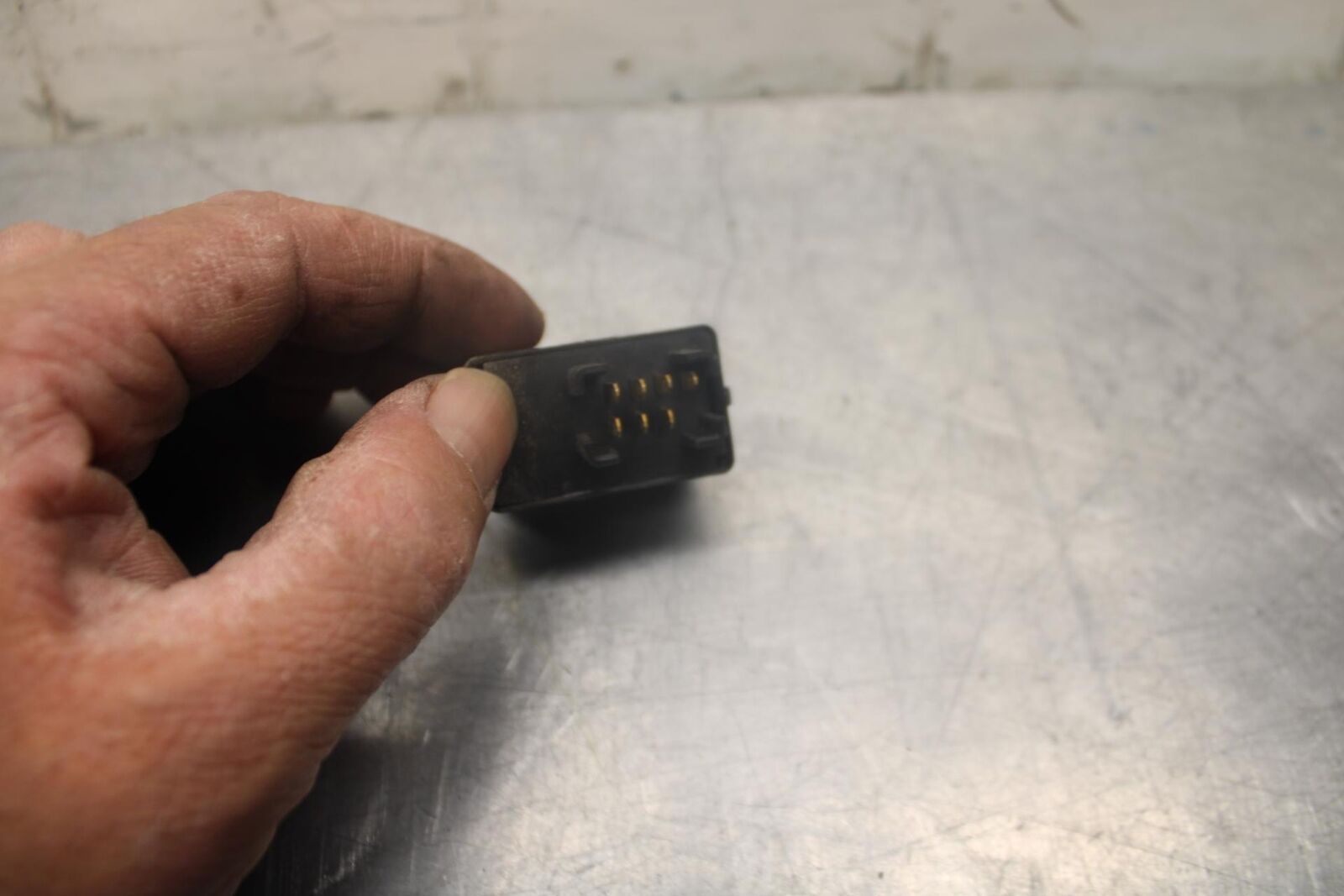 03-04 SUZUKI GSXR1000 TURN SIGNAL BLINKER RELAY FLASHER SWITCH 38610-07F00 BB459